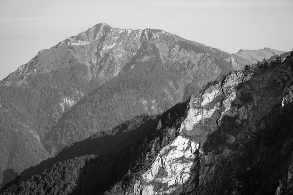 South Section 3 (南三段), the Challenging Hiking Trail that Traverses the Core of Formosa Dongjundashan 東郡大山