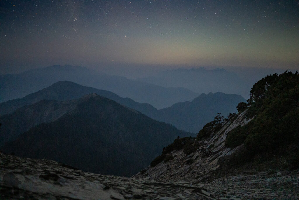 South Section 3 (南三段), the Challenging Hiking Trail that Traverses the Core of Formosa night sky at Dongjundashan
