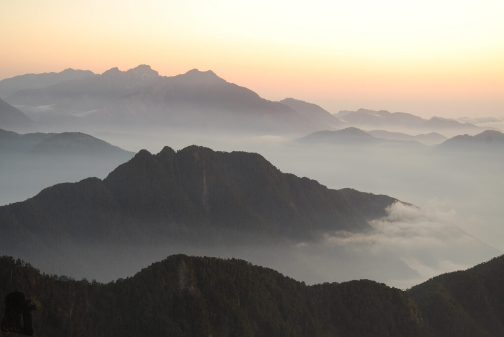 South Section 3 (南三段), the Challenging Hiking Trail that Traverses the Core of Formosa Wushuangshan 無雙山 and Yushan 玉山