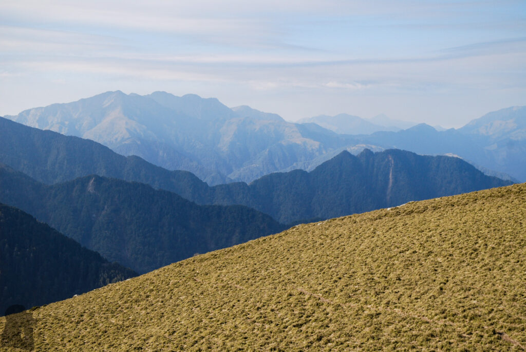 South Section 3 (南三段), the Challenging Hiking Trail that Traverses the Core of Formosa view from Dongluandashan