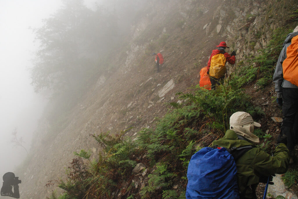 South Section 3 (南三段), the Challenging Hiking Trail that Traverses the Core of Formosa dangerous section on old trail
