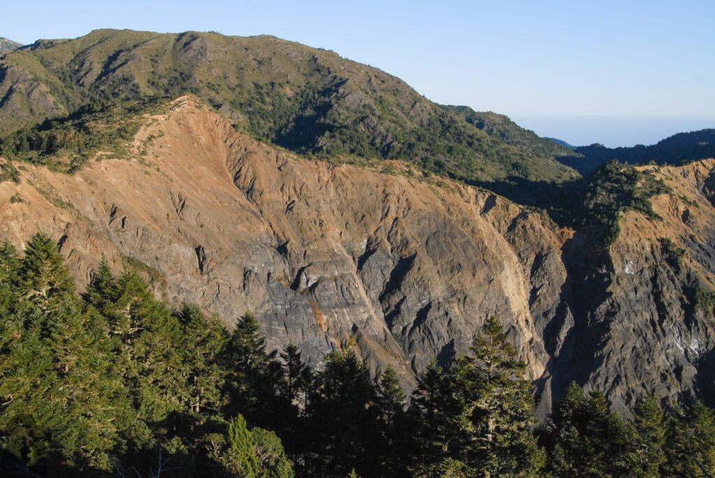 South Section 3 (南三段), the Challenging Hiking Trail that Traverses the Core of Formosa cliff