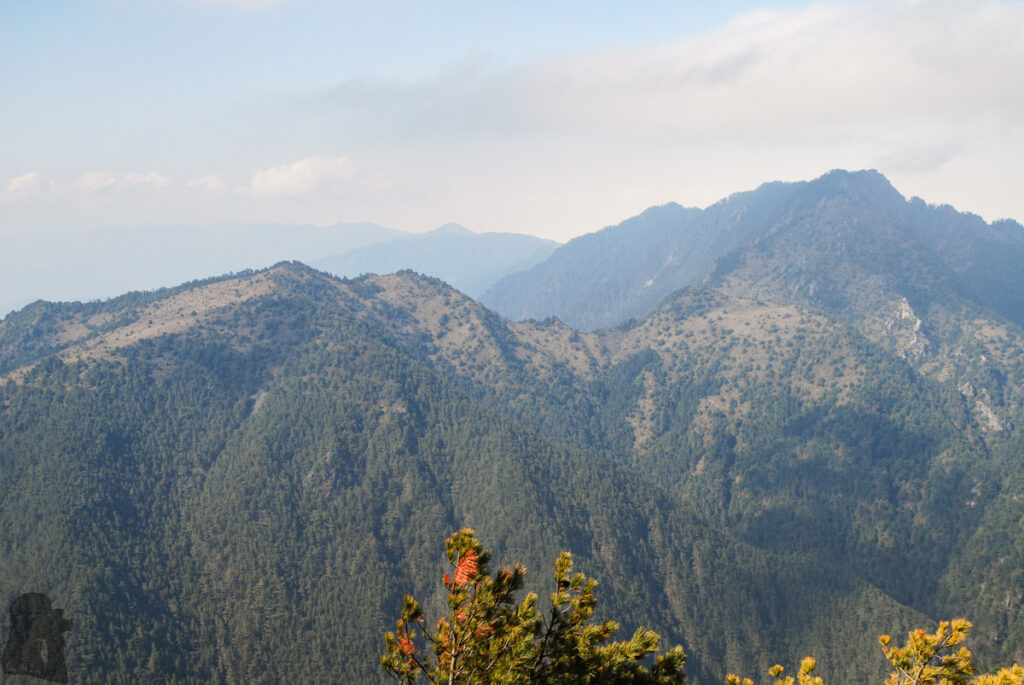 South Section 3 (南三段), the Challenging Hiking Trail that Traverses the Core of Formosa At the top of Neilingershan 內嶺爾山