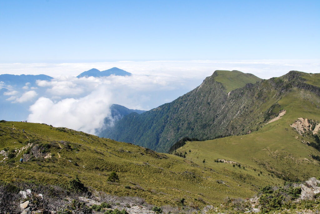 South Section 3 (南三段), the Challenging Hiking Trail that Traverses the Core of Formosa Dongluandashan 東巒大山