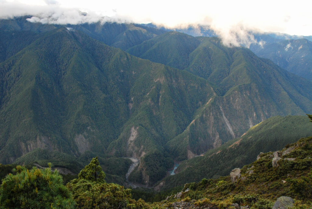 South Section 3 (南三段), the Challenging Hiking Trail that Traverses the Core of Formosa deep gorge