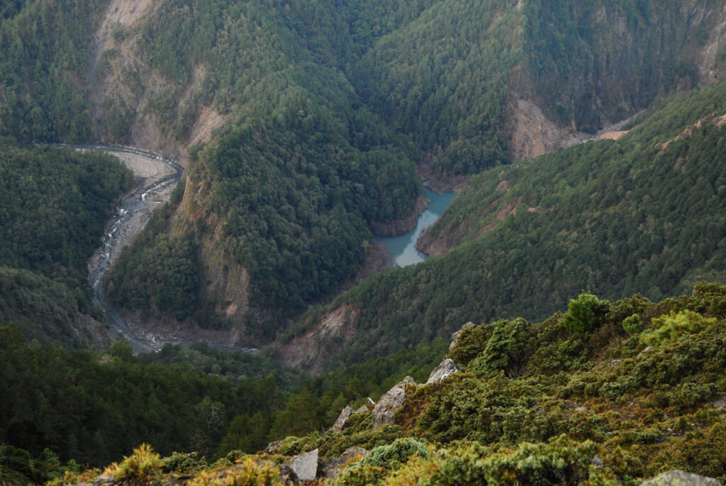 South Section 3 (南三段), the Challenging Hiking Trail that Traverses the Core of Formosa barrier lake