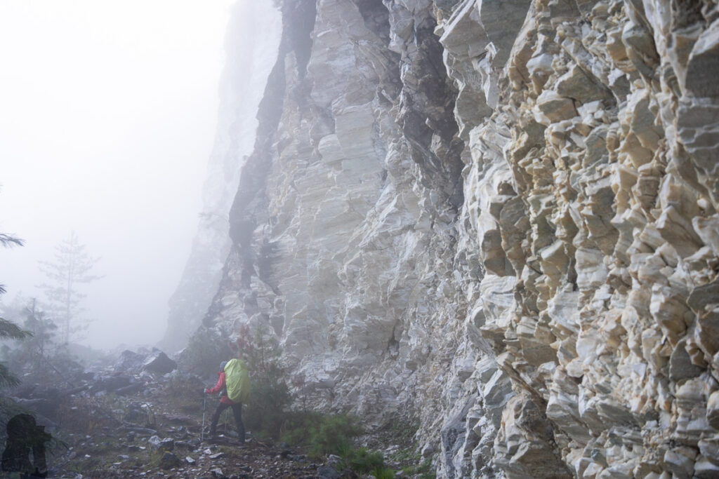 South Section 3 (南三段), the Challenging Hiking Trail that Traverses the Core of Formosa Marble Cliff 大理石壁