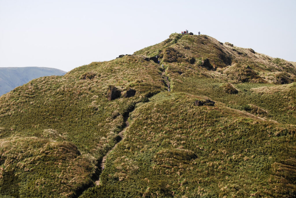 The Full Text of "Hiking Safety in Taiwan" Qixingshan 七星山 the tallest mountain in Taipei City