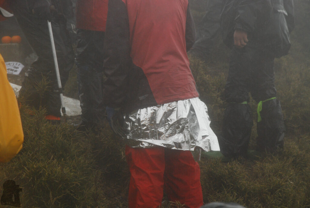 The Full Text of "Hiking Safety in Taiwan" emergency blanket