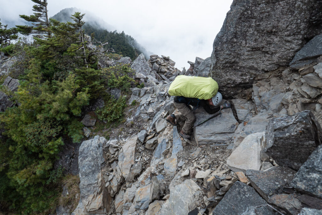 The Full Text of "Hiking Safety in Taiwan" scrambling on a rockface on Qilai North Face 奇萊北壁