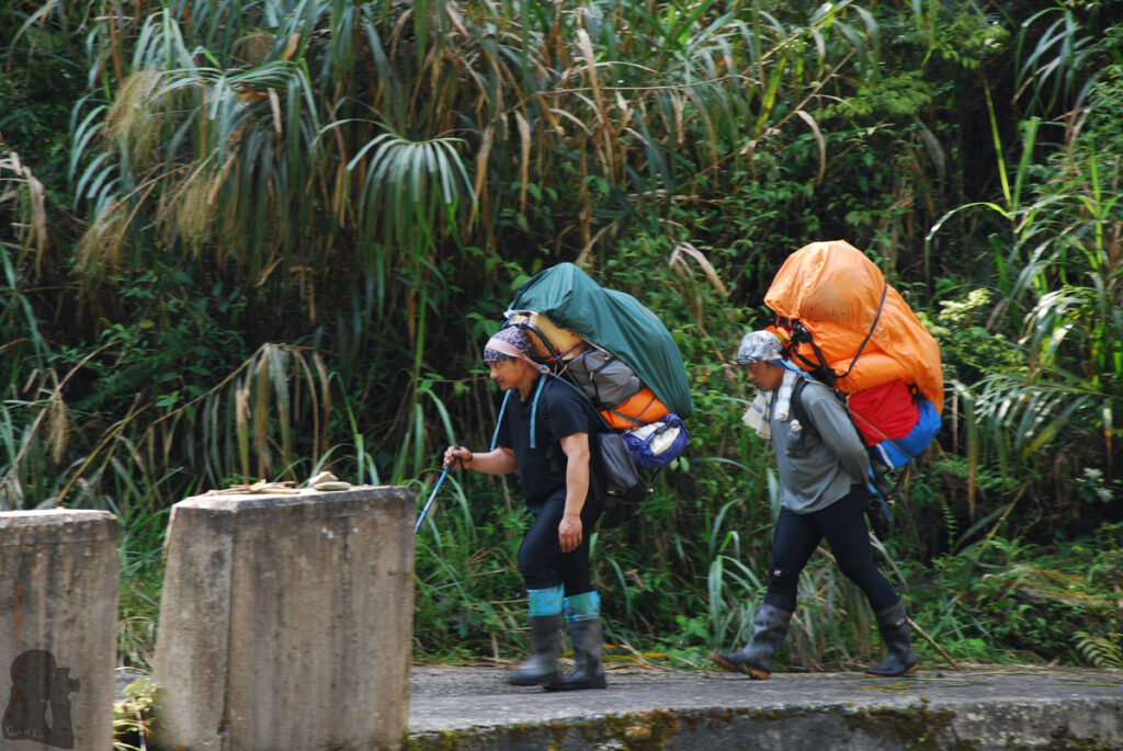 The Full Text of "Hiking Safety in Taiwan" mountain assistants / porters carrying bulky supplies