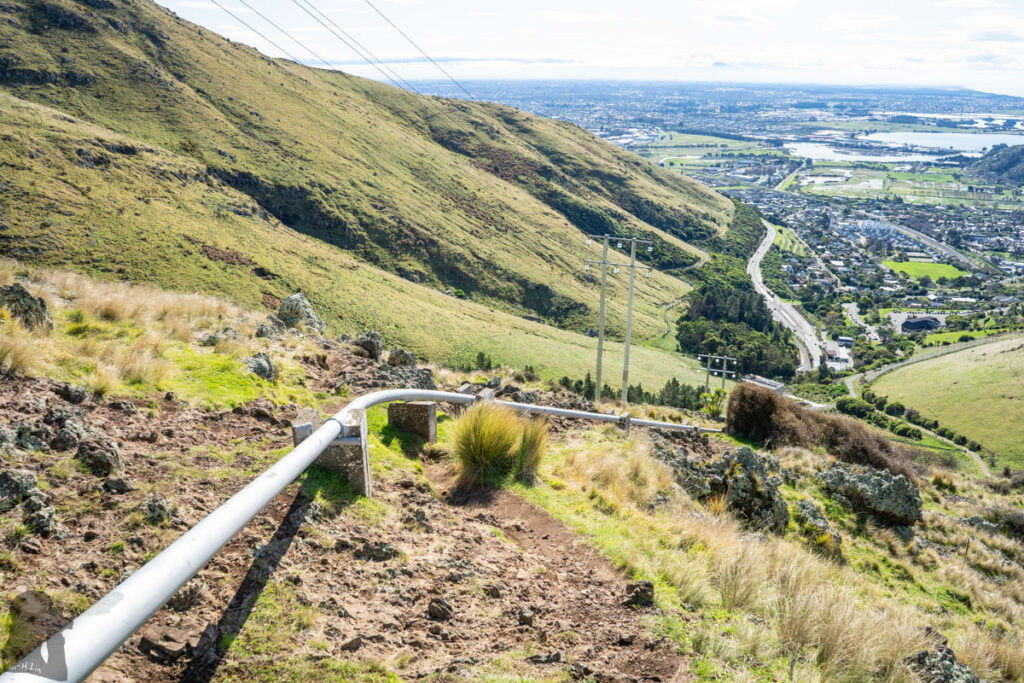 The steep gradient along the pipe