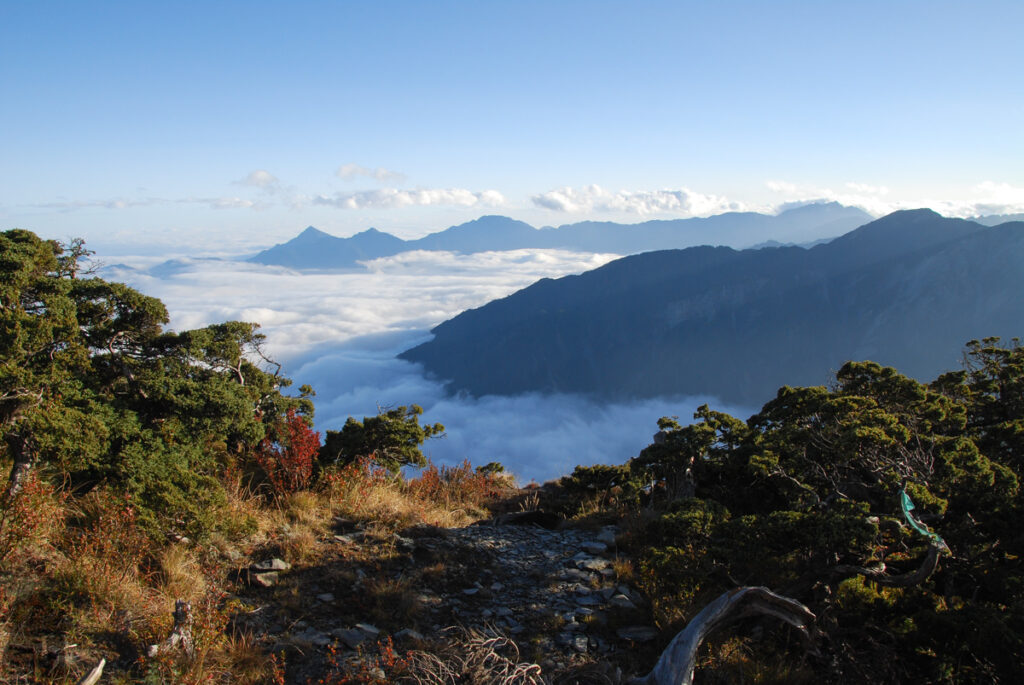 The Death Ridge (死亡稜線), the Climb on a Razor-Sharp Ridge between North Section 1 and North Section 2, Central Mountain Range This is Sky Campground (天空營地), a small campsite jut beneath the steepest section of Dead Ridge.