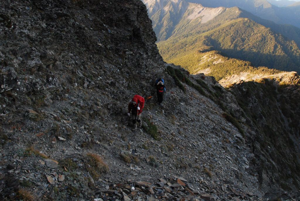 The Death Ridge (死亡稜線), the Climb on a Razor-Sharp Ridge between North Section 1 and North Section 2, Central Mountain Range Beginning the climb on the Death Ridge in the following morning shortly after leaving the Sky Campground