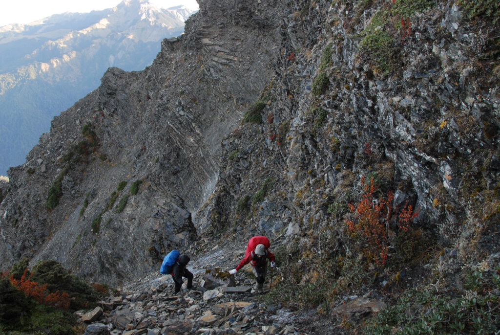 The Death Ridge (死亡稜線), the Climb on a Razor-Sharp Ridge between North Section 1 and North Section 2, Central Mountain Range Death Ridge