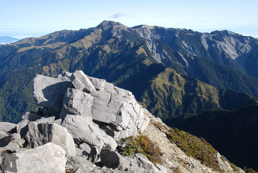 The Death Ridge (死亡稜線), the Climb on a Razor-Sharp Ridge between North Section 1 and North Section 2, Central Mountain Range Nanhudashan (or Mt. Nanhu 南湖大山)
