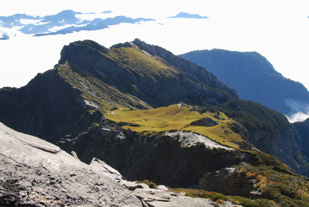 The Death Ridge (死亡稜線), the Climb on a Razor-Sharp Ridge between North Section 1 and North Section 2, Central Mountain Range Zhongyangjianshan East Peak