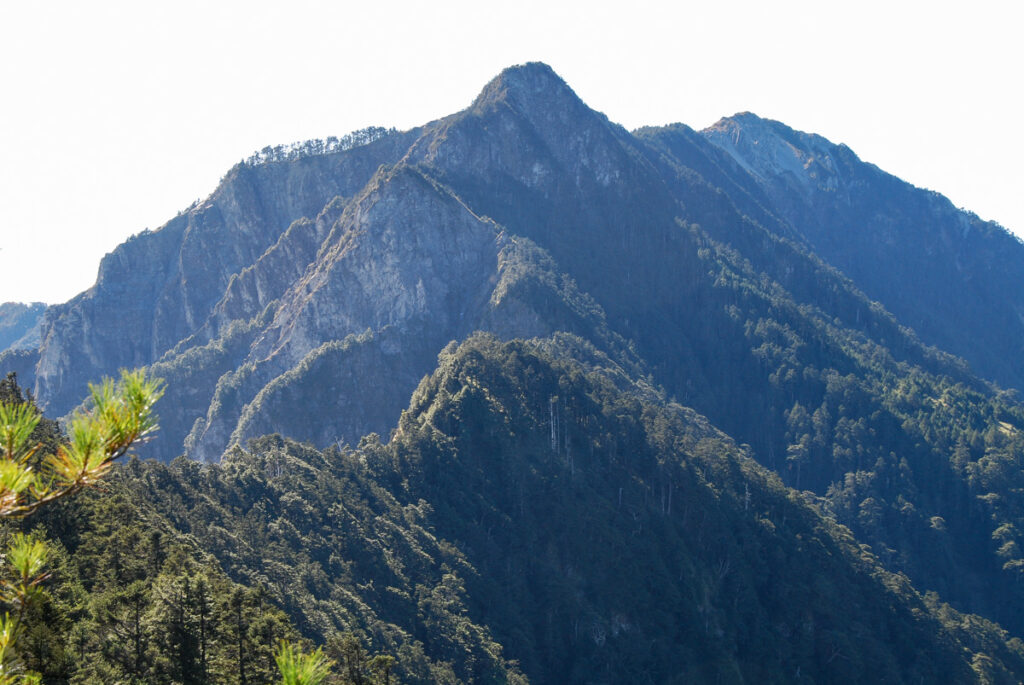 The Death Ridge (死亡稜線), the Climb on a Razor-Sharp Ridge between North Section 1 and North Section 2, Central Mountain Range Guimenguanfeng or Guimenguan Peak 鬼門關峰