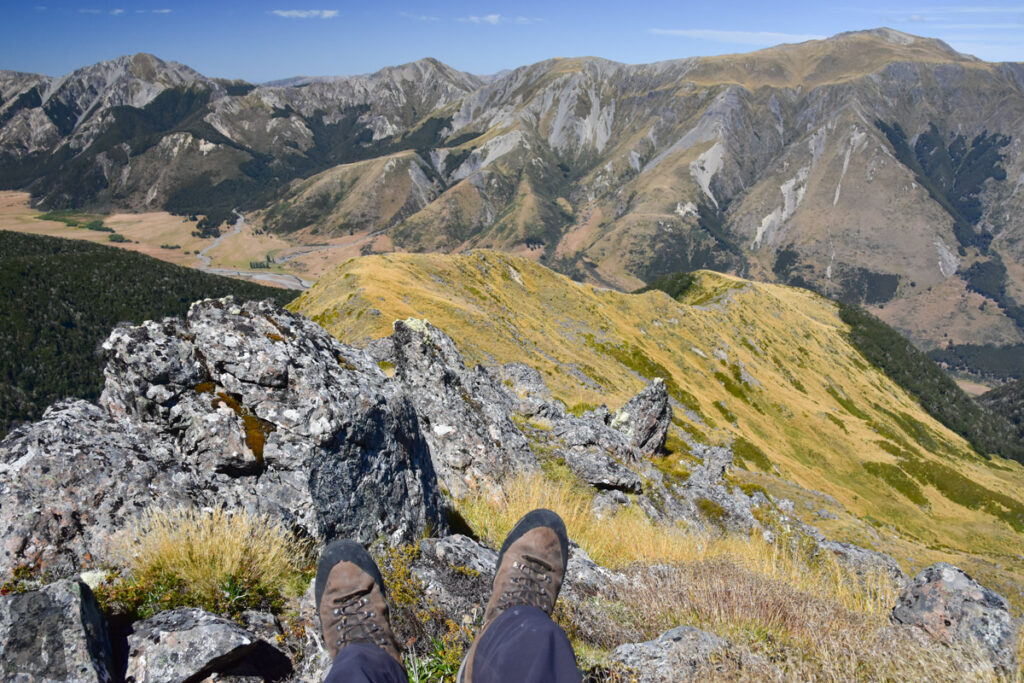 Faust, a Day Hike to the Peak with lovely Tarns on an Unnamed Track A brief break on the ridge