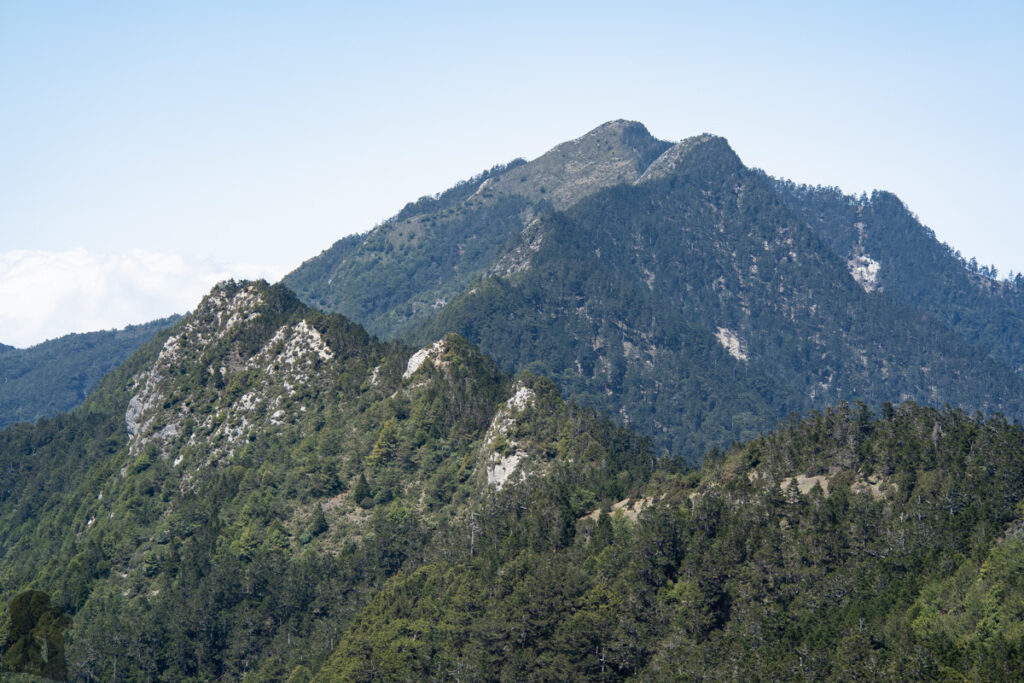 Ganzhuowan Peaks (干卓萬群峰), the Trickiest Trail in My Hiking History Zhuoshedashan and the 18-Peaks in the front
