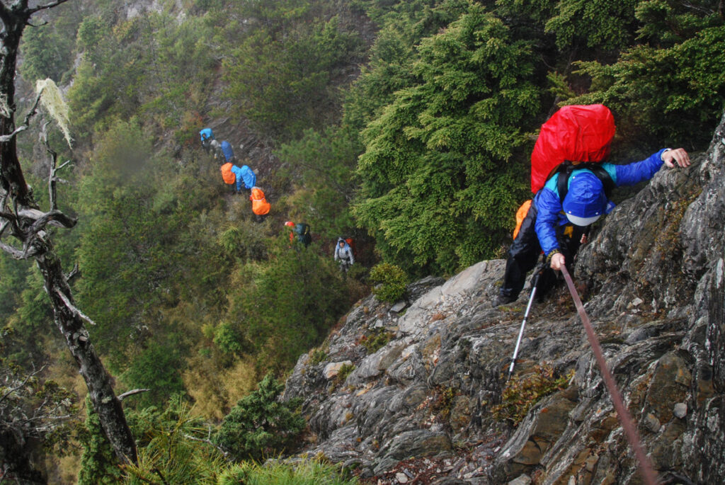 Ganzhuowan Peaks (干卓萬群峰), the Trickiest Trail in My Hiking History the steepness of 18-Peaks