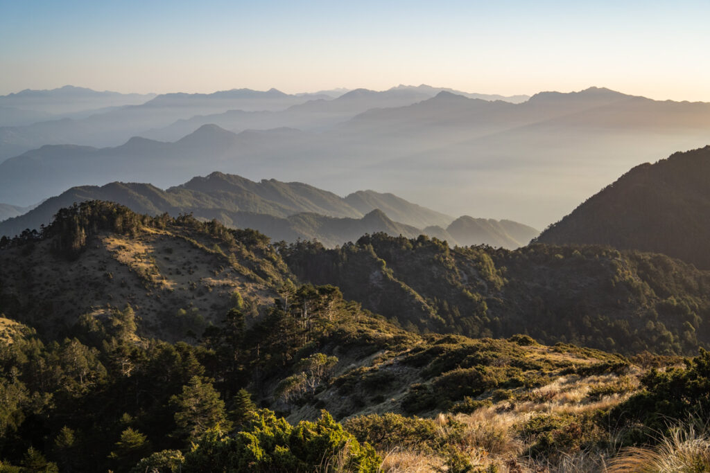 Ganzhuowan Peaks (干卓萬群峰), the Trickiest Trail in My Hiking History High mountains to the north of trail