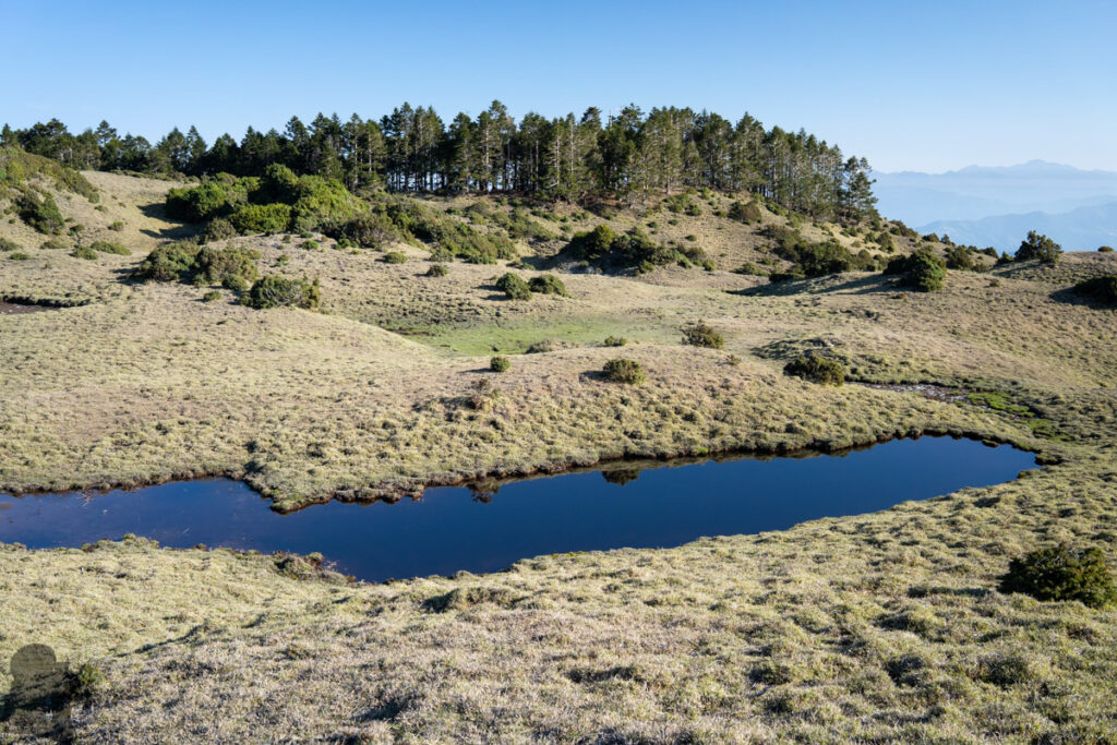 Ganzhuowan Peaks (干卓萬群峰), the Trickiest Trail in My Hiking History An unnamed pond near Ganzhuowan Sancha Peak