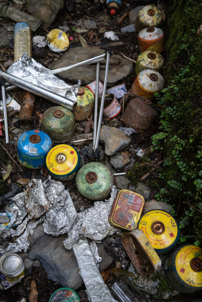 Ganzhuowan Peaks (干卓萬群峰), the Trickiest Trail in My Hiking History A massive amount of rubbish in the corner of Shili River Campsite.
