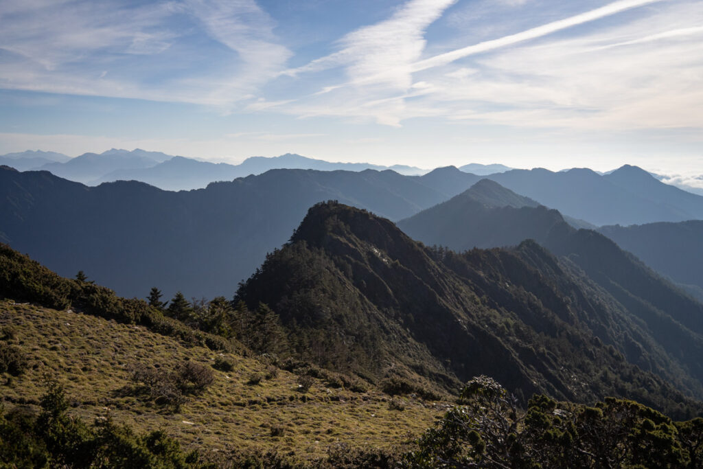 Ganzhuowan Peaks (干卓萬群峰), the Trickiest Trail in My Hiking History 18-Peaks and the ridge between Ganzhuowanshan to Huoshan