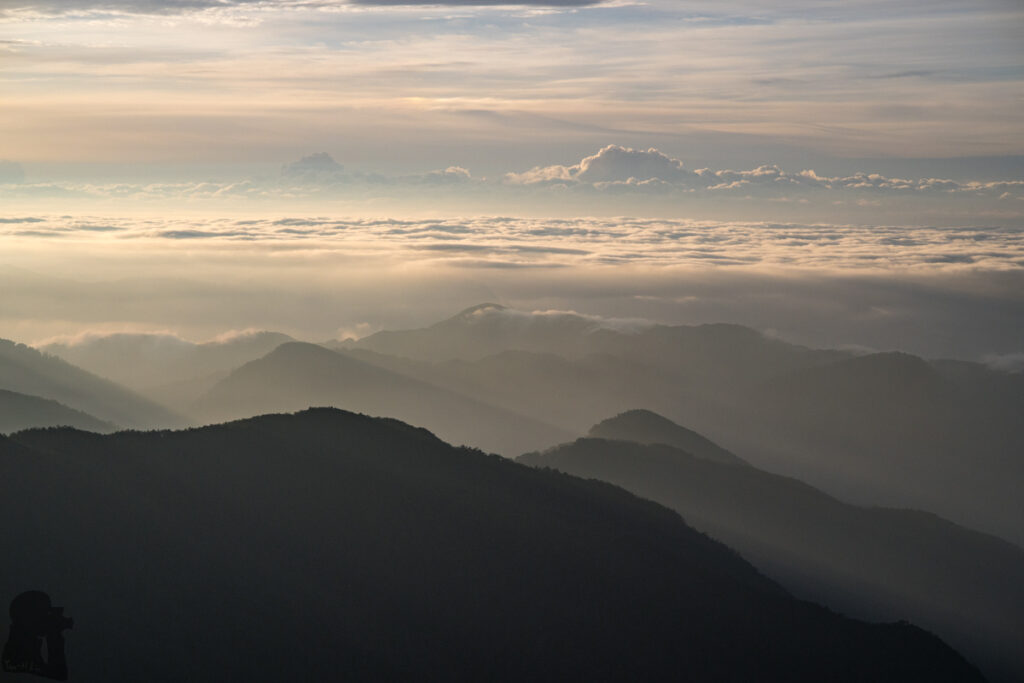 Ganzhuowan Peaks (干卓萬群峰), the Trickiest Trail in My Hiking History floating cloud