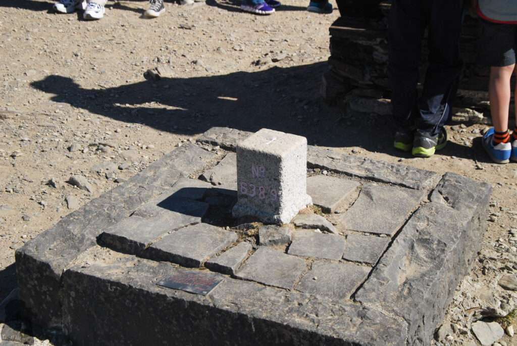 Hehuanshan (合歡山), the Renowned High Mountains that are Beginner Friendly The trig point of Shimenshan