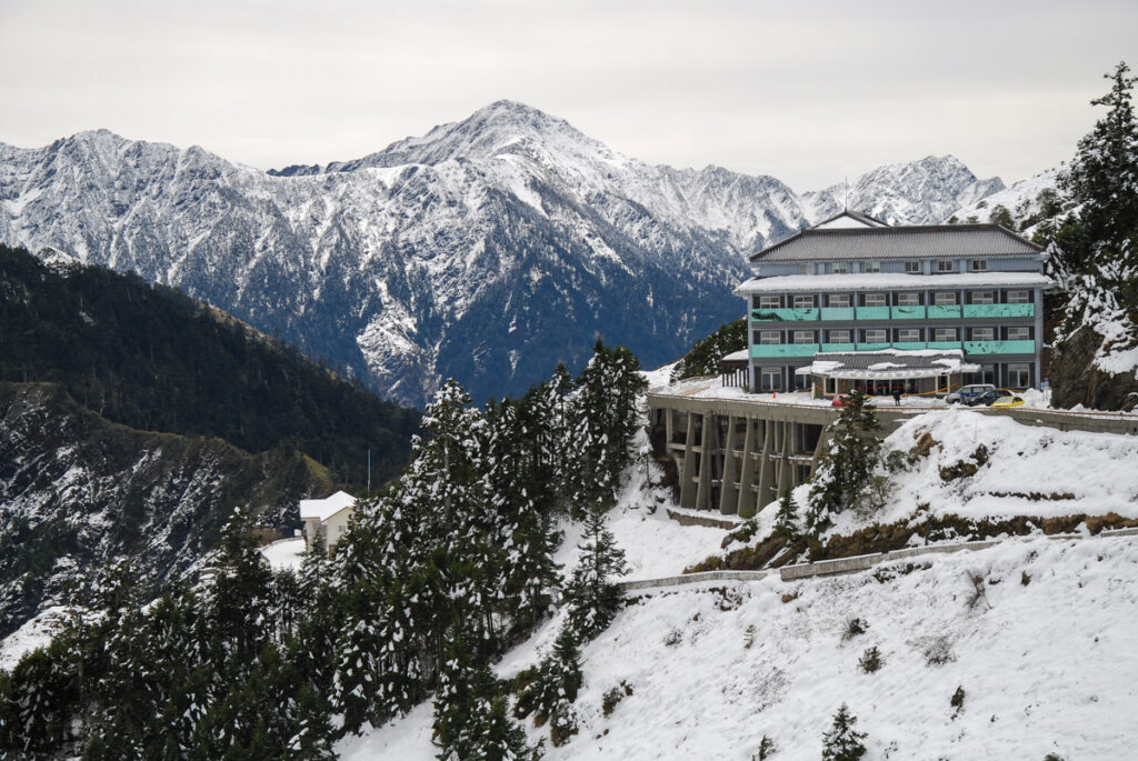 Hehuanshan (合歡山), the Renowned High Mountains that are Beginner Friendly A public image about Hehuanshan; the mountain behind Song Syue Lodge is Qilaishan (奇萊山) Main Peak.