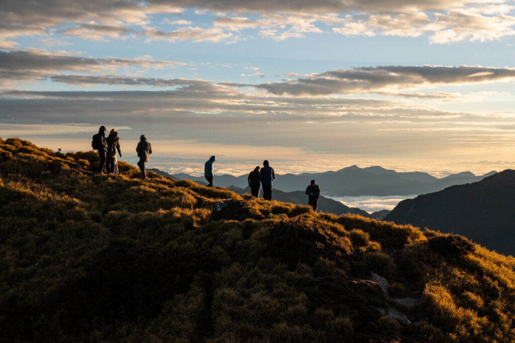 Hehuanshan (合歡山), the Renowned High Mountains that are Beginner Friendly Watching the sunrise on the top of Hehuanshan East Peak