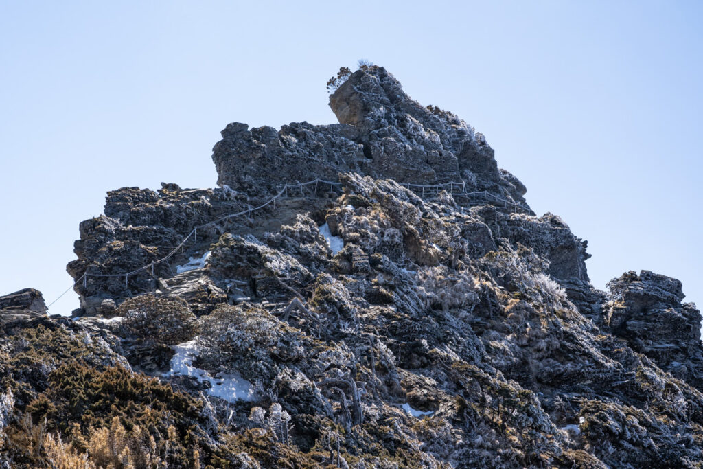 The slippery trail on Wuyanfeng