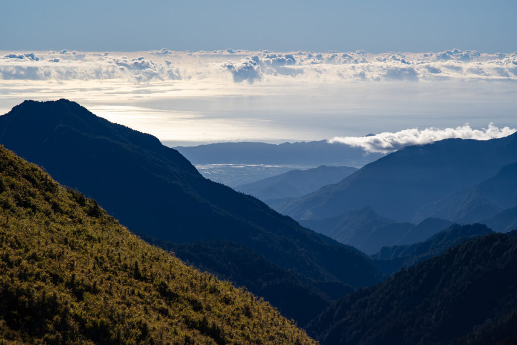 Qilaishan Main & North Peak (奇萊主北), My First Multiday Hike on the High Mountains of Magnificence and Misfortune The view from the ridge of Qilai: the east Taiwan, the East Longitudinal Valley, Coastal Mountain Range, Pacific Ocean and a vessel on the sea