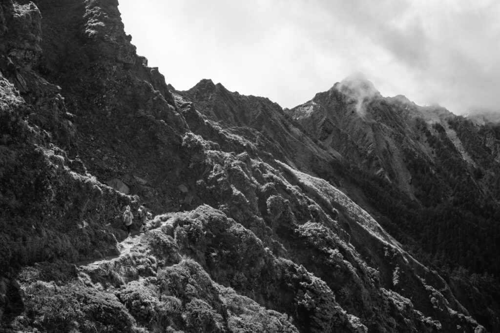 Qilaishan Main & North Peak (奇萊主北), My First Multiday Hike on the High Mountains of Magnificence and Misfortune Hikers walking alongside the steep slope