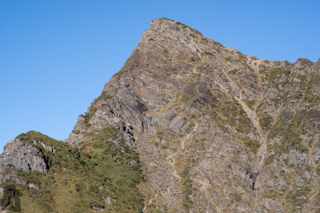 Qilaishan Main & North Peak (奇萊主北), My First Multiday Hike on the High Mountains of Magnificence and Misfortune A close shot of Qilai North Peak; there were four hikers in the picture.
