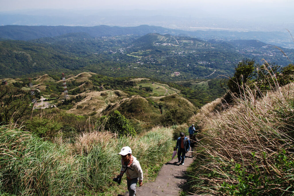 Qixingshan (七星山), the Easy Walk to the Tallest Mountain in Taipei City Qixingshan 七星山