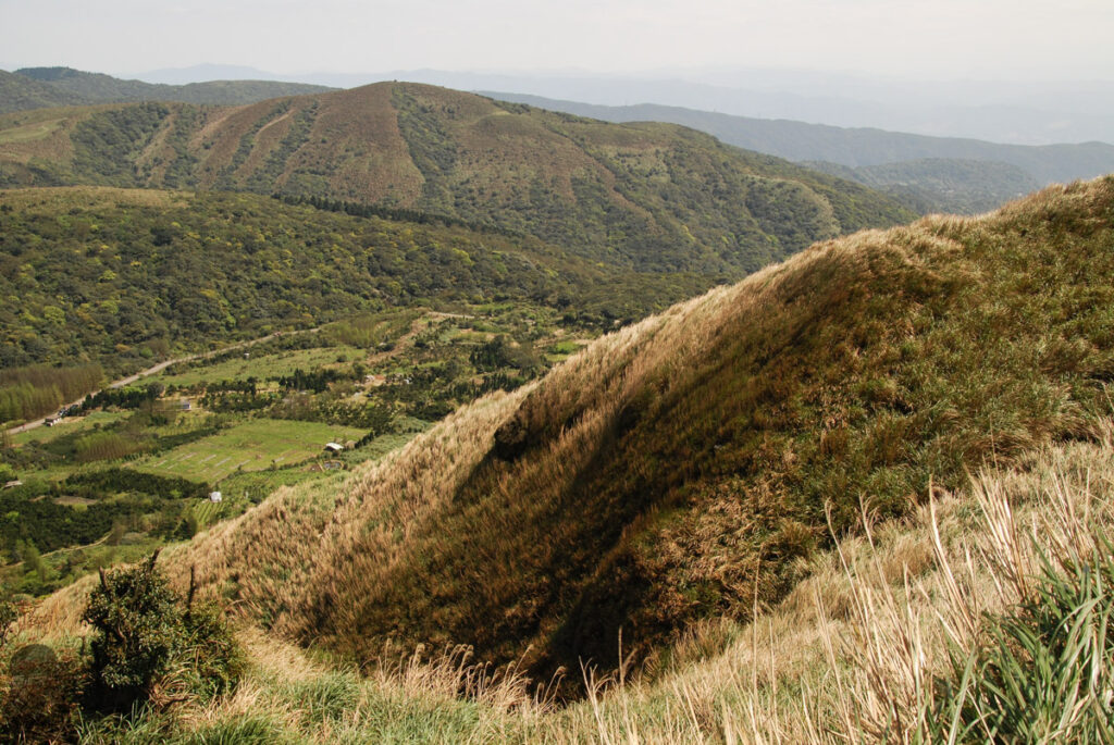 Qixingshan (七星山), the Easy Walk to the Tallest Mountain in Taipei City Qixingshan 七星山