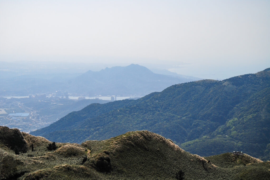 Qixingshan (七星山), the Easy Walk to the Tallest Mountain in Taipei City Qixingshan 七星山