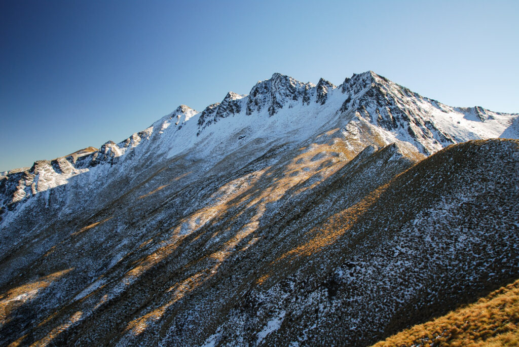 Sentinel Peak, the Summit on the Serrated Ridge Overlooks Lake Hāwea and Lake Wānaka Sentinel Peak’s formidable appearance