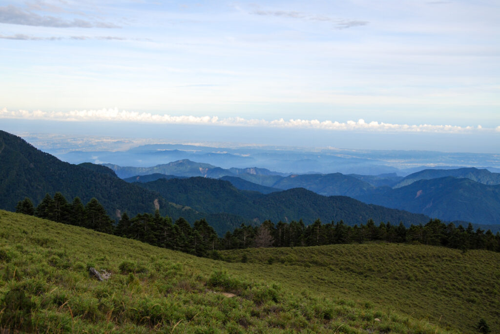 The hillsides, plains and cities in the western Taiwan begun to unfold in front of us.