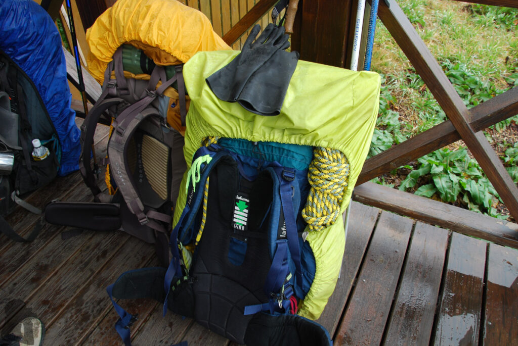 My backpack weighted approximately 28 kg on the first day.