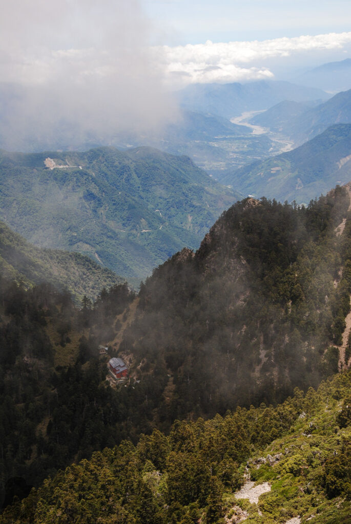 Paiyun Lodge sits on a saddle between the Main Peak and West Peak.