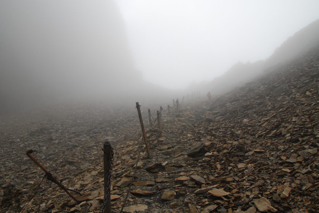 the trail to Yushan North Peak