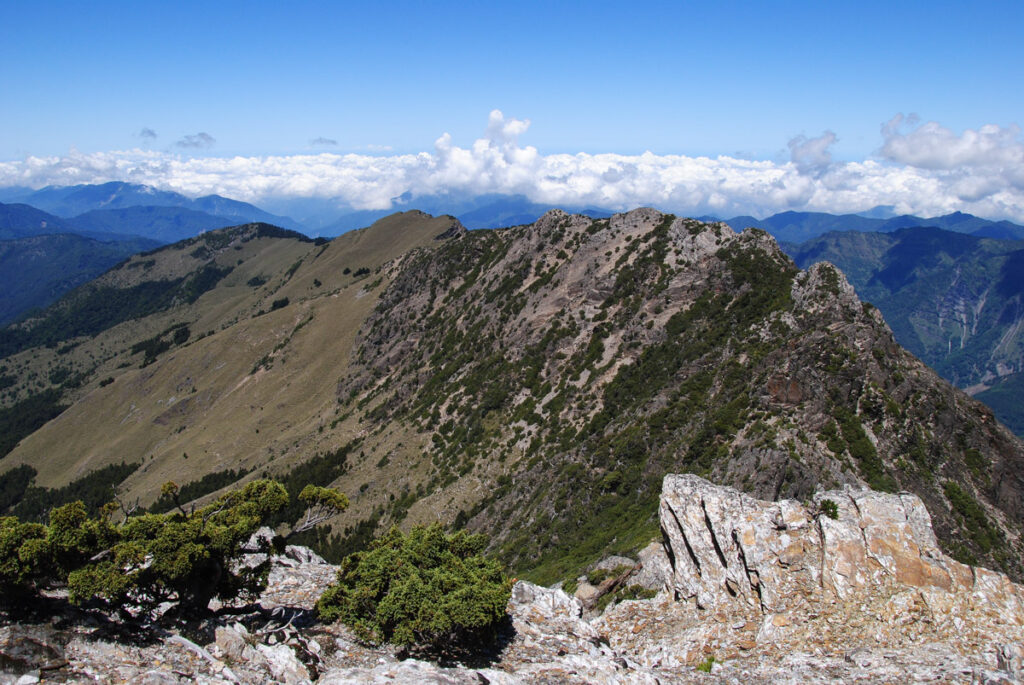 Yushan Rear Four Peaks (玉山後四峰), the Less-Visited Peaks to the South of Yushan, the Trails without Clamor The southwestern ridge of Yushan leads to Nanyushan.