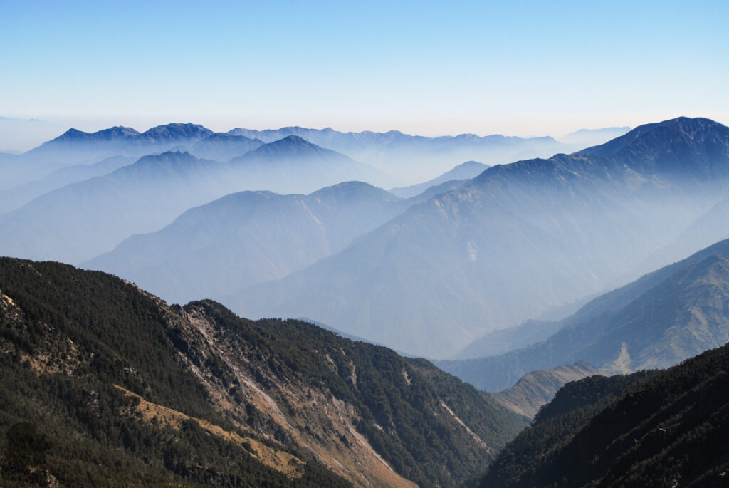Yushan South Ridge (玉山南稜), the Hidden Route to Yushan with Spectacular View The winding ridges of South Section 3 (南三段) in the distance, the core of Formosa