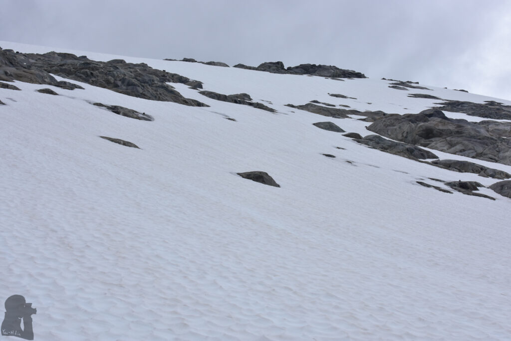 A camp near Barrier Knob; overlooking the dreamy Gertrude Valley and Lake Adelaide The snowy slope under the ridge