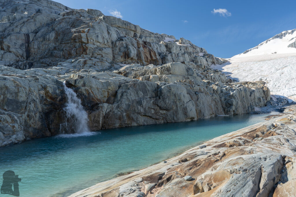 Brewster Glacier and its Terminal Lakes, the Dreamy Playground for Photography Brewster Glacier lakes
