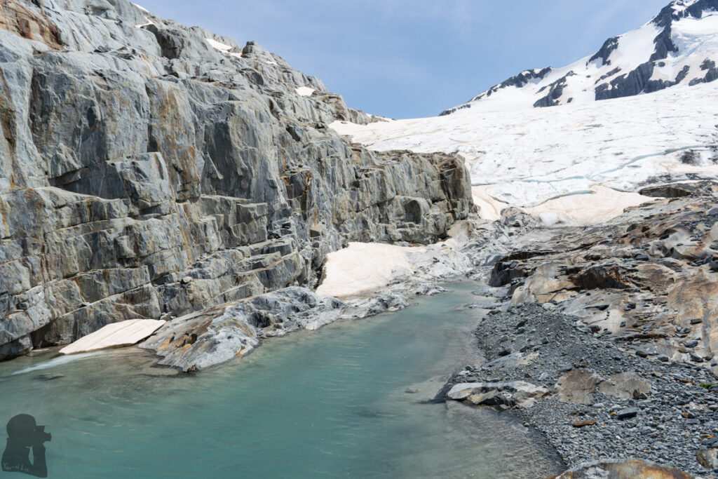 Brewster Glacier and its Terminal Lakes, the Dreamy Playground for Photography Meltwater flowed into one of the ponds left after glacier retreat.